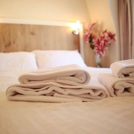 Acton Hill Hotel Ийлинг Екстериор снимка