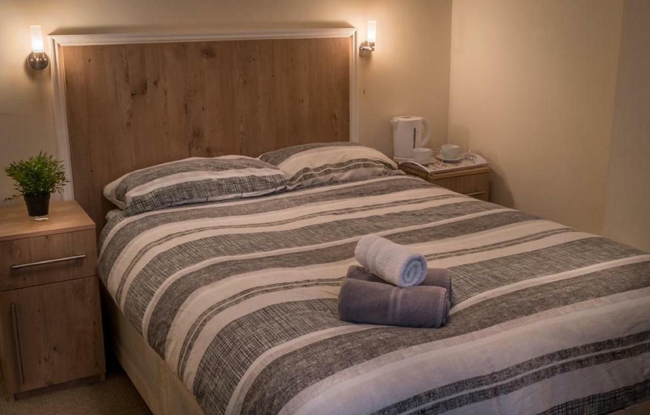 Acton Hill Hotel Ийлинг Екстериор снимка