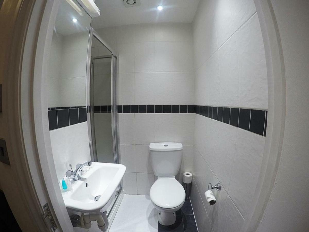 Acton Hill Hotel Ийлинг Екстериор снимка