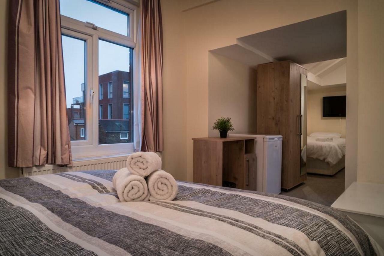 Acton Hill Hotel Ийлинг Екстериор снимка