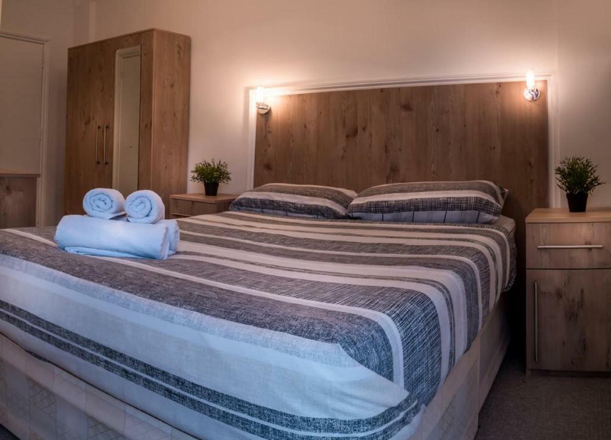 Acton Hill Hotel Ийлинг Екстериор снимка