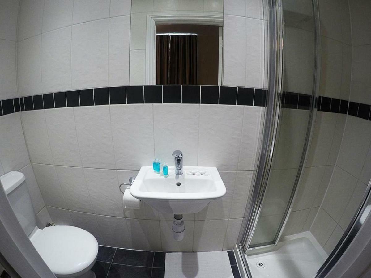 Acton Hill Hotel Ийлинг Екстериор снимка