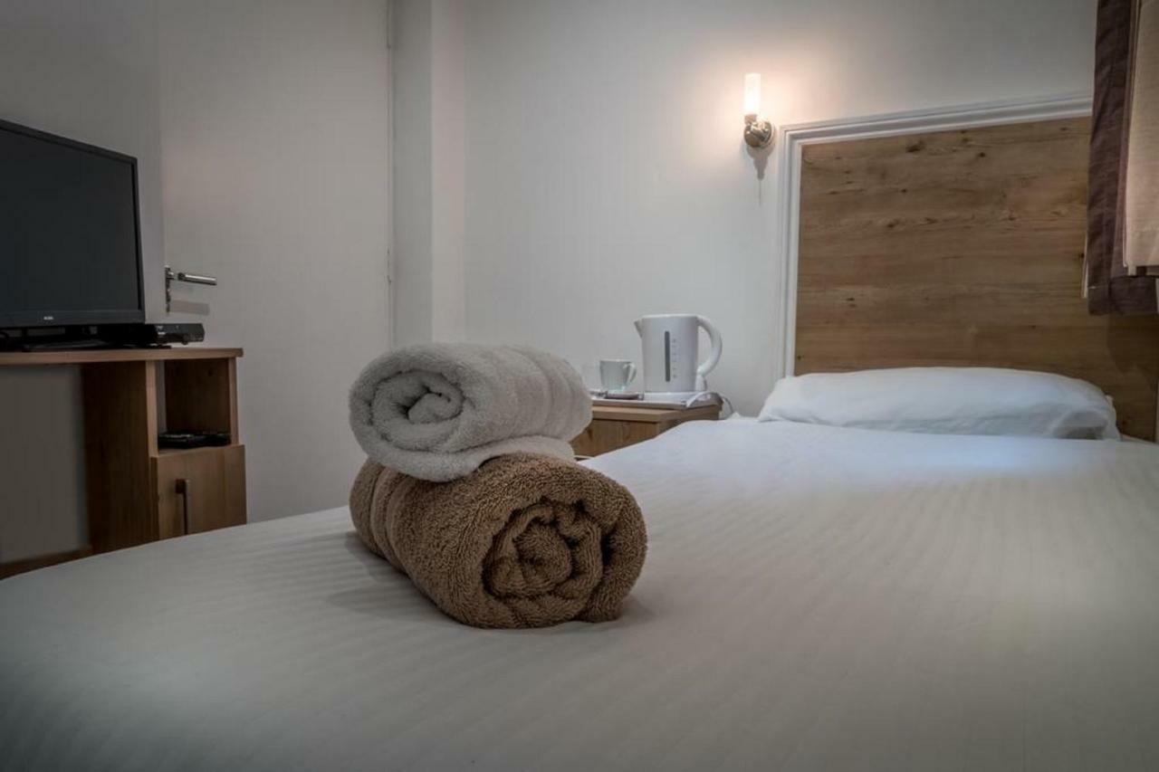 Acton Hill Hotel Ийлинг Екстериор снимка