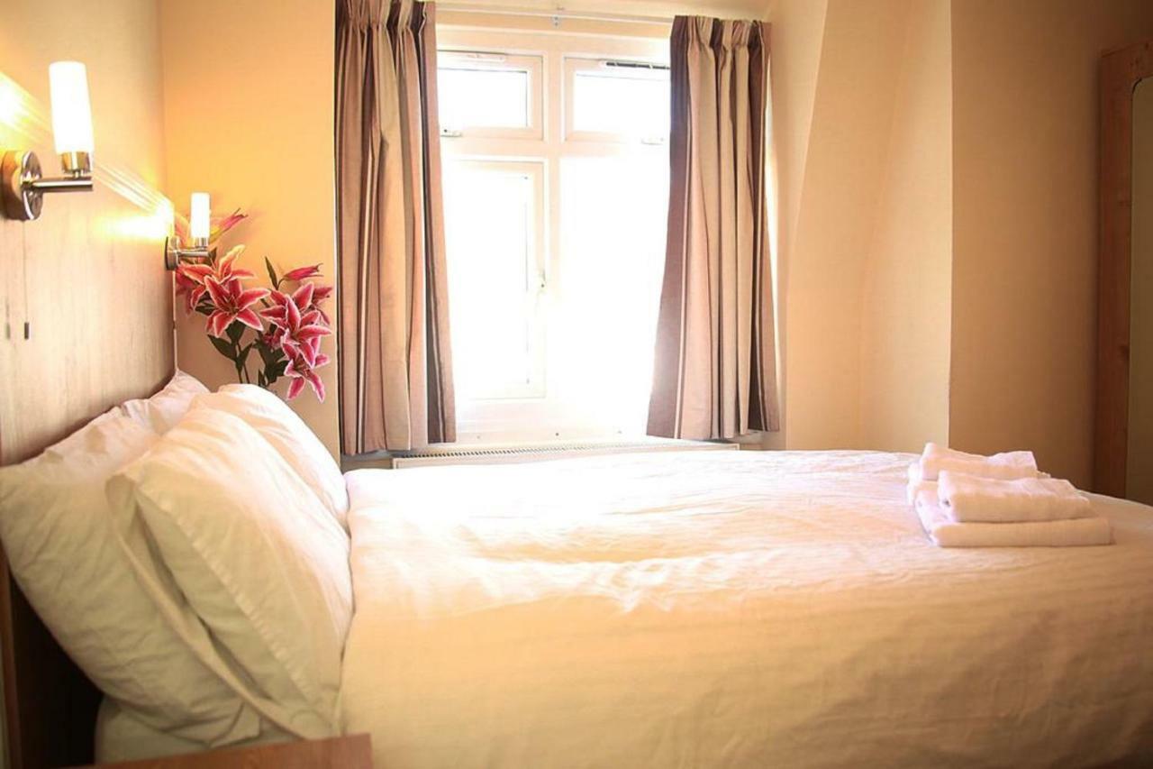 Acton Hill Hotel Ийлинг Екстериор снимка